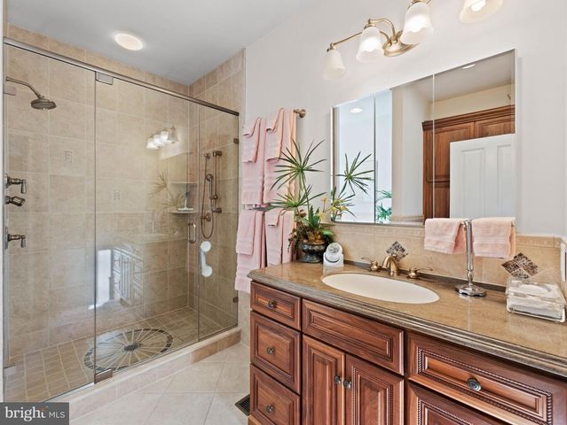 6 TWIN OAKS CT, Sewell, NJ 08080