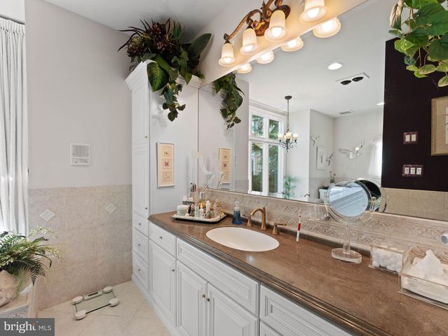 6 TWIN OAKS CT, Sewell, NJ 08080