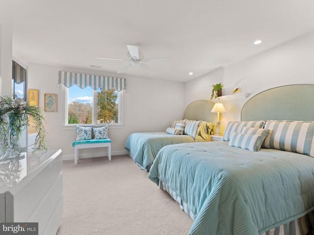 6 TWIN OAKS CT, Sewell, NJ 08080