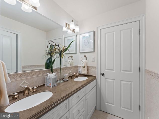 6 TWIN OAKS CT, Sewell, NJ 08080