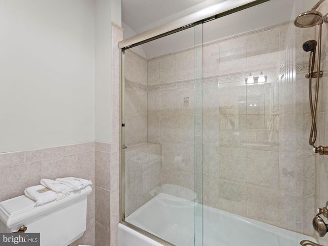 6 TWIN OAKS CT, Sewell, NJ 08080