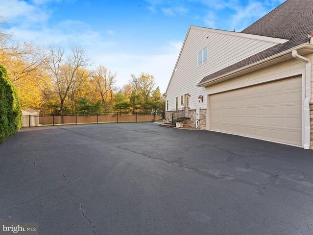 6 TWIN OAKS CT, Sewell, NJ 08080