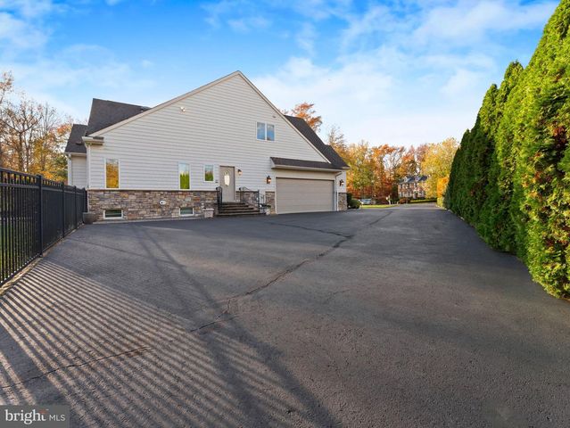 6 TWIN OAKS CT, Sewell, NJ 08080