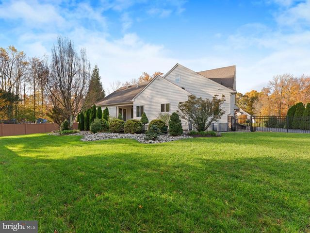 6 TWIN OAKS CT, Sewell, NJ 08080