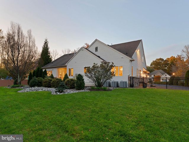 6 TWIN OAKS CT, Sewell, NJ 08080