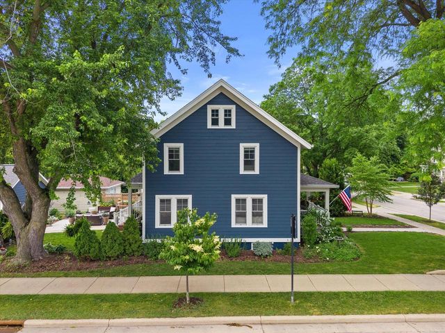 102 Woodland LANE, Oconomowoc, WI 53066