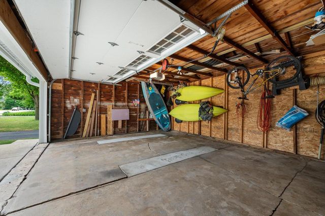 102 Woodland LANE, Oconomowoc, WI 53066