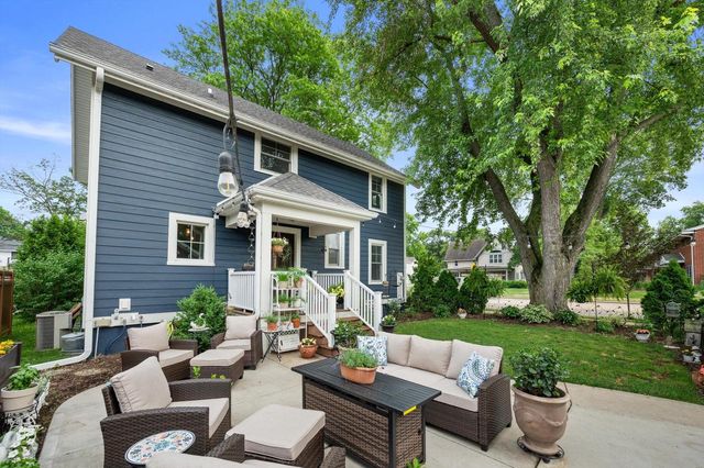 102 Woodland LANE, Oconomowoc, WI 53066