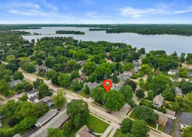 102 Woodland LANE, Oconomowoc, WI 53066