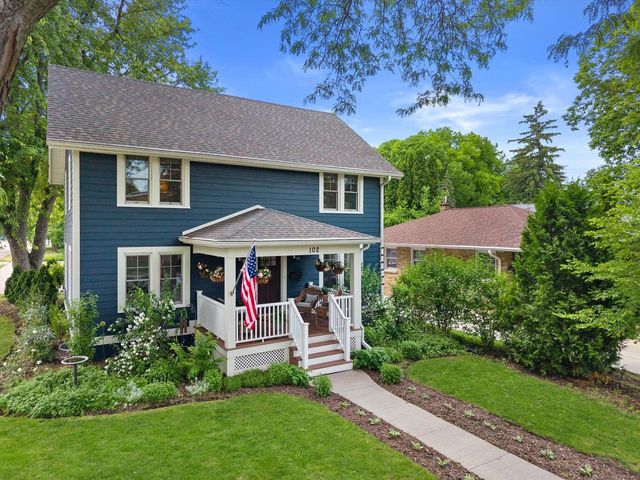 102 Woodland LANE, Oconomowoc, WI 53066