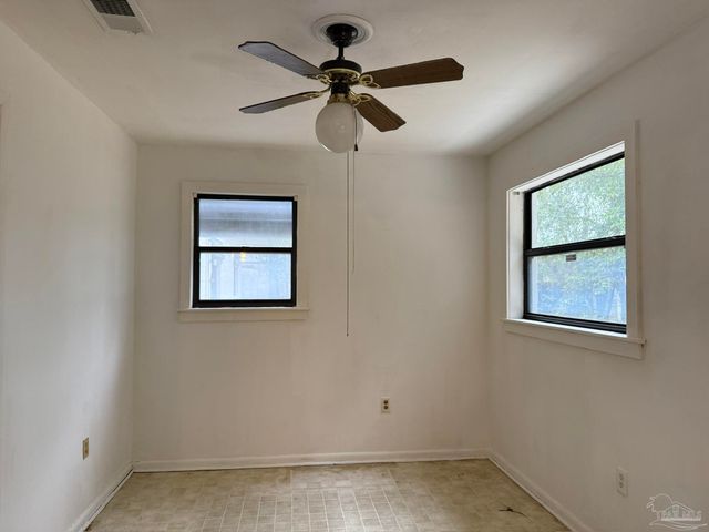 704 Woodland Dr, Pensacola, FL 32503