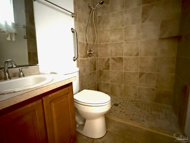 704 Woodland Dr, Pensacola, FL 32503