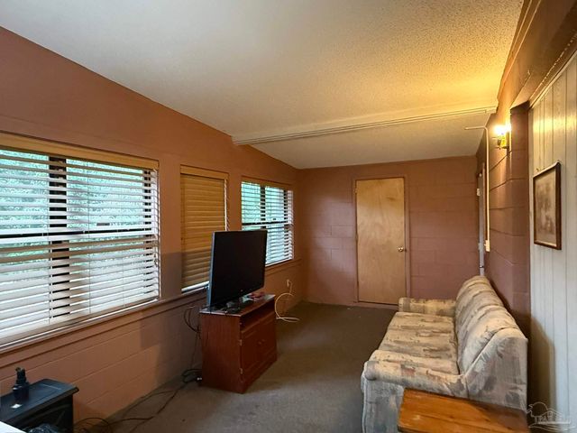 704 Woodland Dr, Pensacola, FL 32503