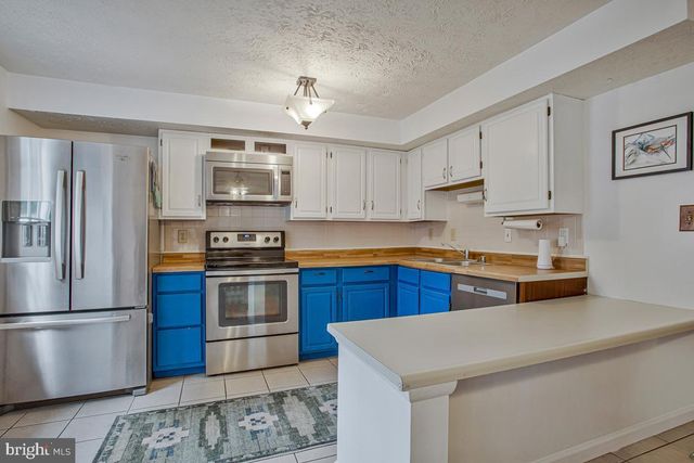 8061 CROYDON WAY, Pasadena, MD 21122