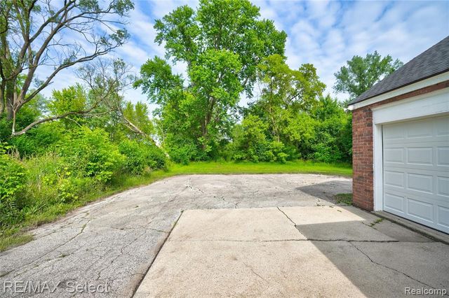 3933 East Street, Saginaw, MI 48601