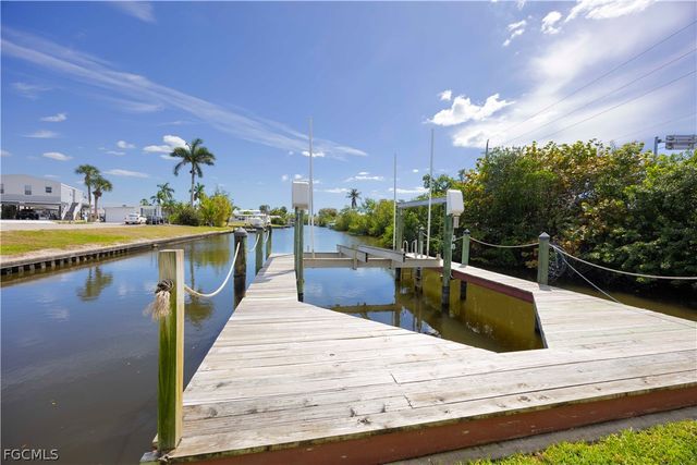 17520 AZALEA LN, Fort Myers Beach, FL 33931