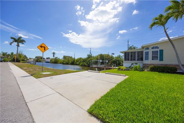 17520 AZALEA LN, Fort Myers Beach, FL 33931