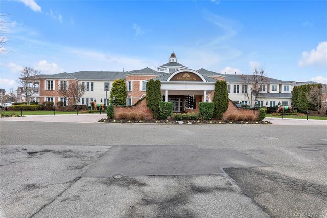 578 Pacing Way, Westbury, NY 11590
