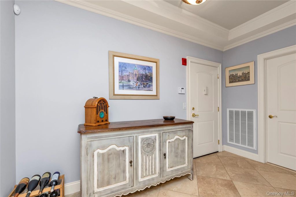 578 Pacing Way, Westbury, NY 11590 — photo 2