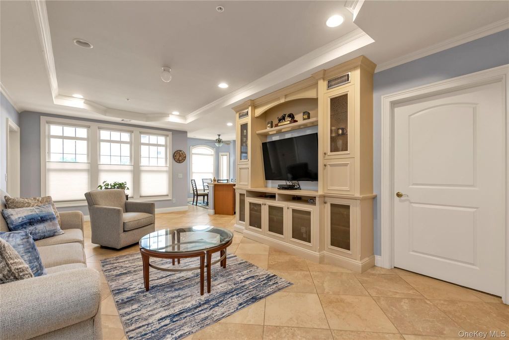578 Pacing Way, Westbury, NY 11590 — photo 4