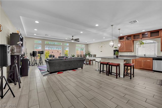 6464 Pear Valley Lane, Las Vegas, NV 89118