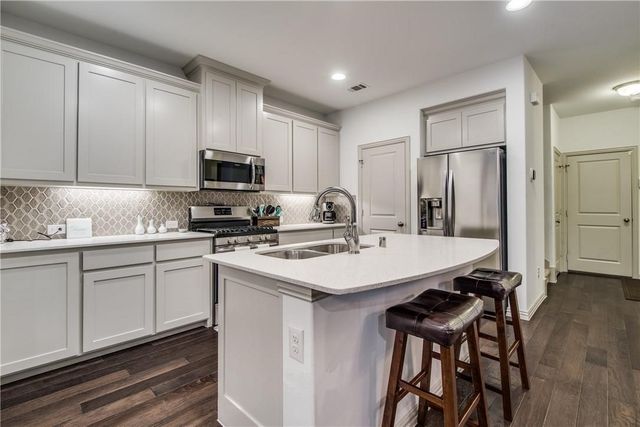 4242 Cascade Sky Drive, Arlington, TX 76005