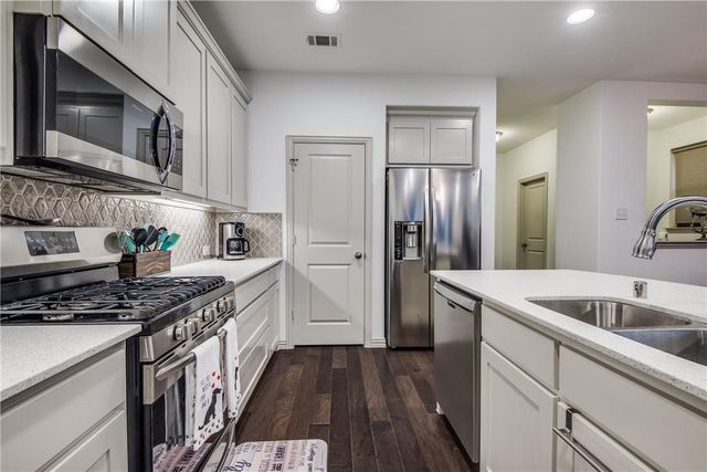 4242 Cascade Sky Drive, Arlington, TX 76005