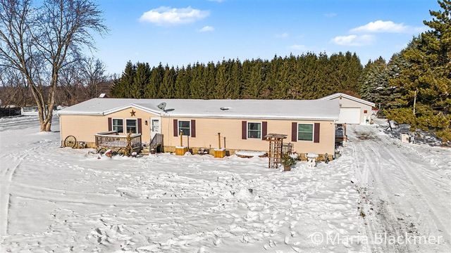 1451 W Charles Road, Ionia, MI 48846