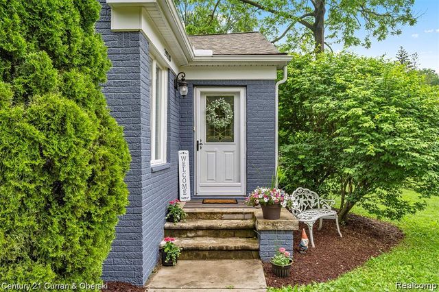 29118 Clarita Street, Livonia, MI 48152