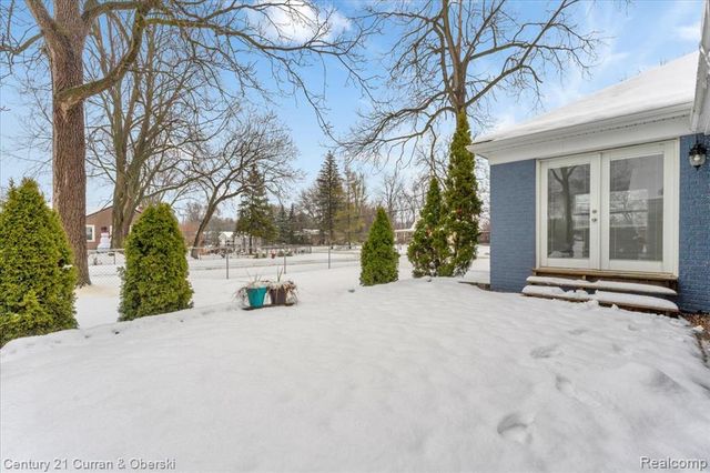 29118 Clarita Street, Livonia, MI 48152