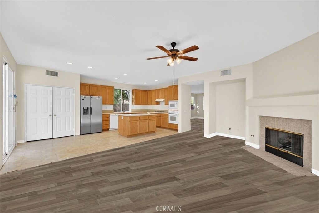 Image 7 of property listing at 24501 Corte Rojelio, Murrieta, CA 92562