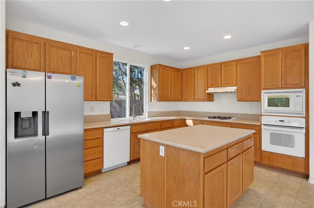 Image 9 of property listing at 24501 Corte Rojelio, Murrieta, CA 92562