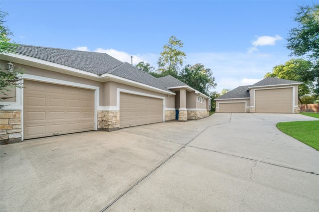 12195 N Lake Vista Drive, Willis, TX 77318