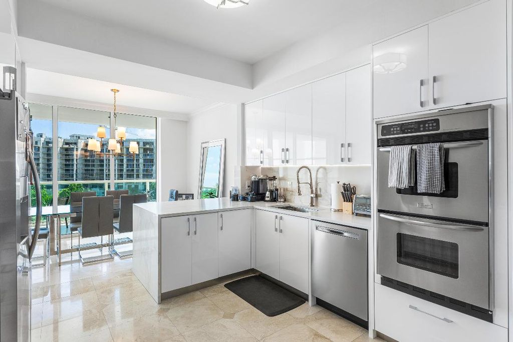 Image 12 of property listing at 550 SE Mizner Boulevard B-707, Boca Raton, FL 33432