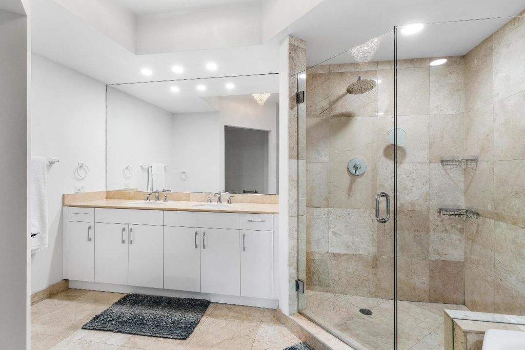 Image 19 of property listing at 550 SE Mizner Boulevard B-707, Boca Raton, FL 33432