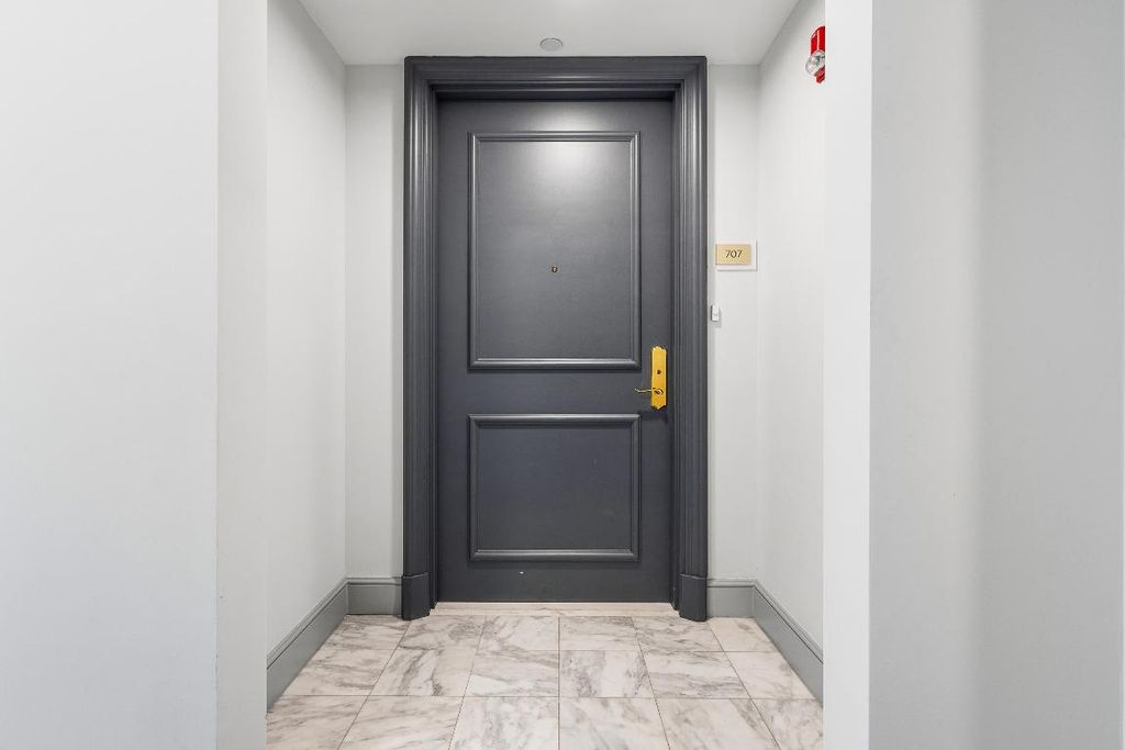 Image 2 of property listing at 550 SE Mizner Boulevard B-707, Boca Raton, FL 33432