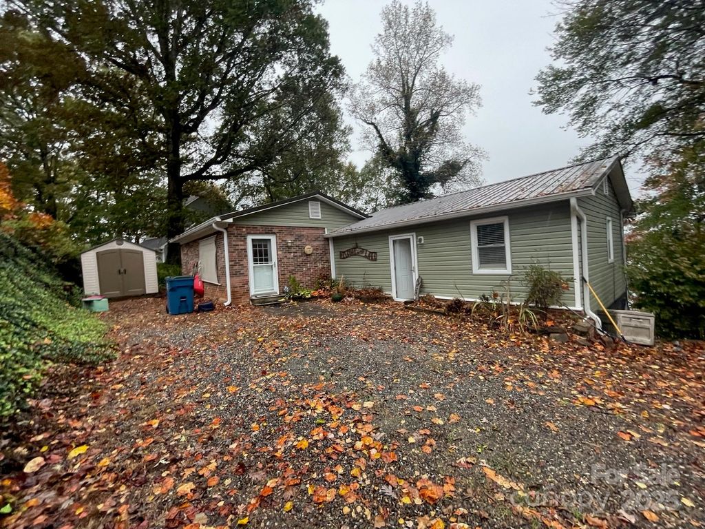 6604 Harbor Lane, Conover, NC 28613