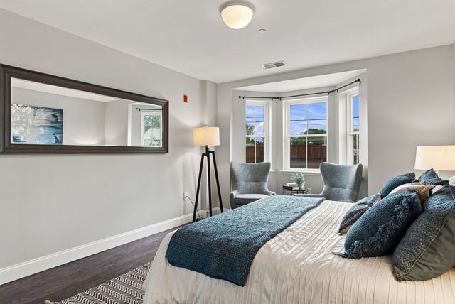 120 Wyllis Avenue 104, Everett, MA 02149