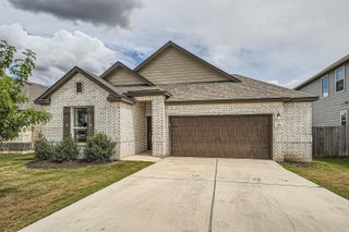 130 Kennicott DR, Kyle, TX 78640