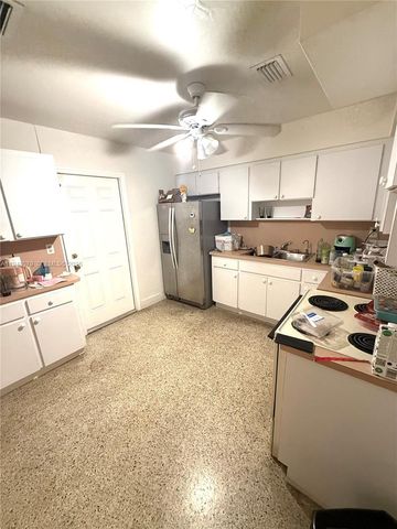 5181 NW 5th St, Miami, FL 33126