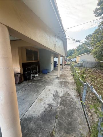 5181 NW 5th St, Miami, FL 33126