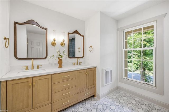 2628 Shorehaven DR, Virginia Beach, VA 23454