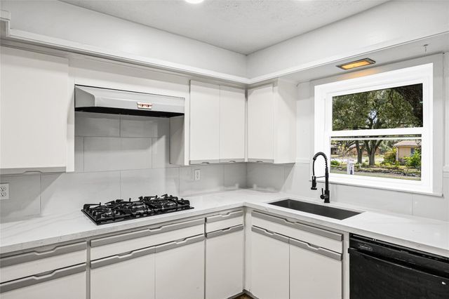 10259 Old Orchard Road, La Porte, TX 77571