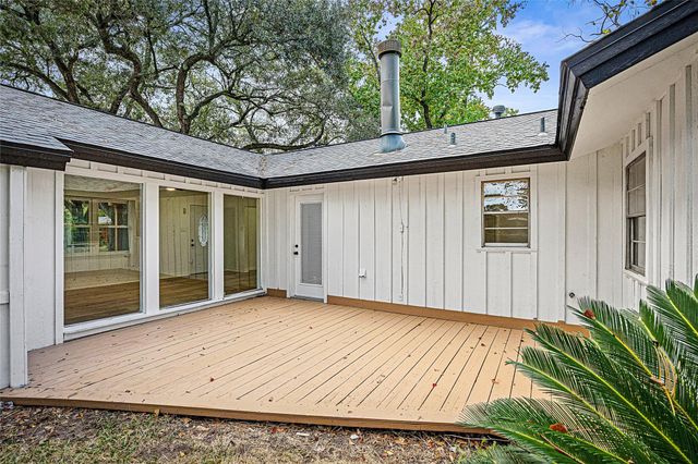 10259 Old Orchard Road, La Porte, TX 77571