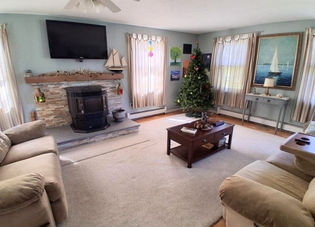 10 Marcam Village Rd 10, Oxford, MA 01537