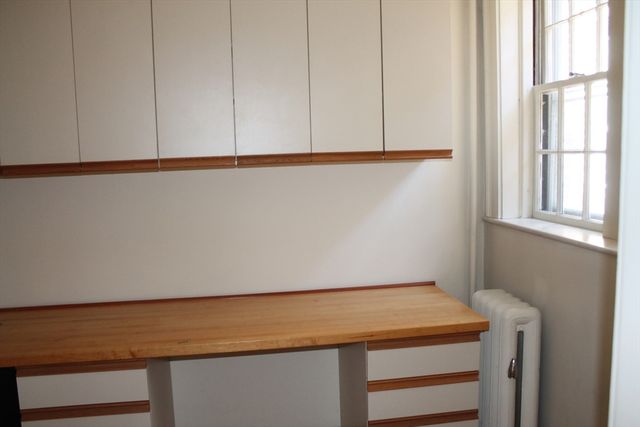 31 Concord Ave 11, Cambridge, MA 02138