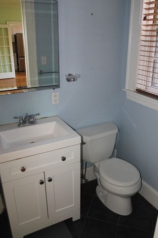 31 Concord Ave 11, Cambridge, MA 02138