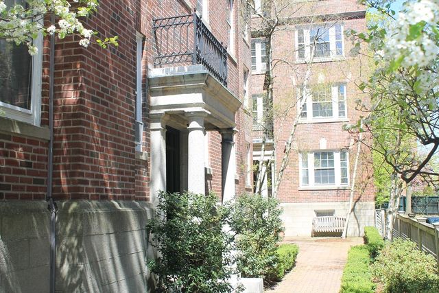 31 Concord Ave 11, Cambridge, MA 02138