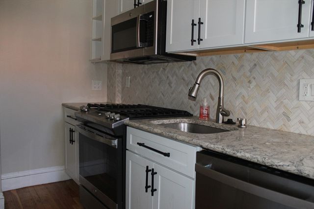 31 Concord Ave 11, Cambridge, MA 02138