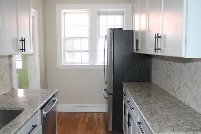 31 Concord Ave 11, Cambridge, MA 02138